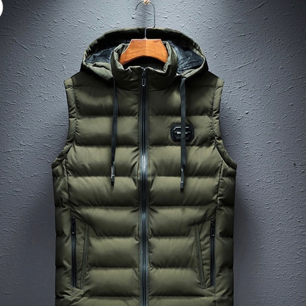 NWT Limitsix Paris Hooded Vest green in size Small